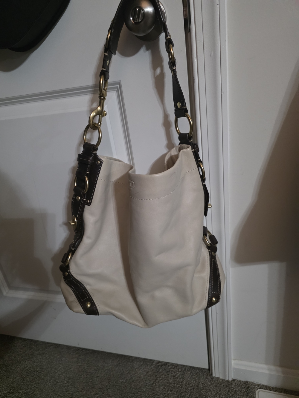 Coach Carly Hobo Bag Cream Leather Black Trim Gold Hardware Y2K Classic Shoulder